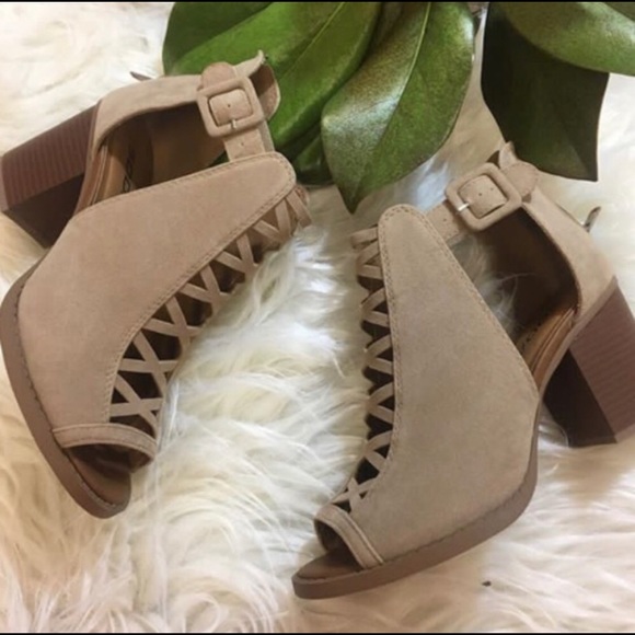 Taupe Open Toe Booties Boots Shoes with Criss Cross & 3 inch Stack Heel 8M - Picture 2 of 12